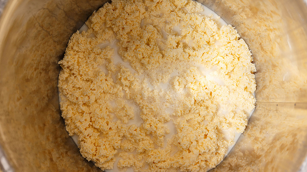 Butterkörner und Buttermilch