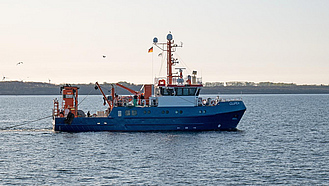 Fischereiforschungsschiff auf dem Meer