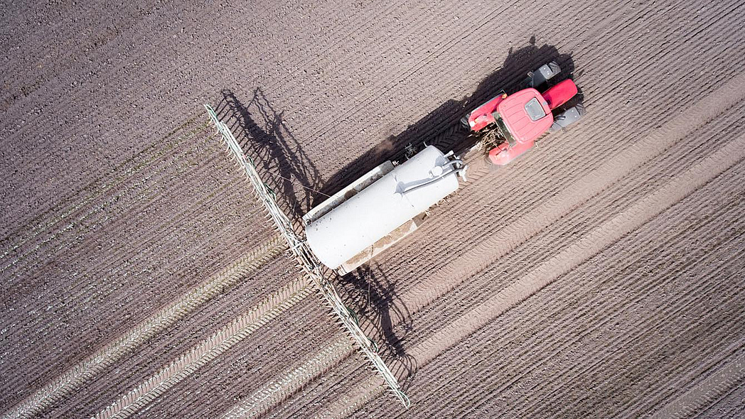 Gülleausbringung auf Ackerland